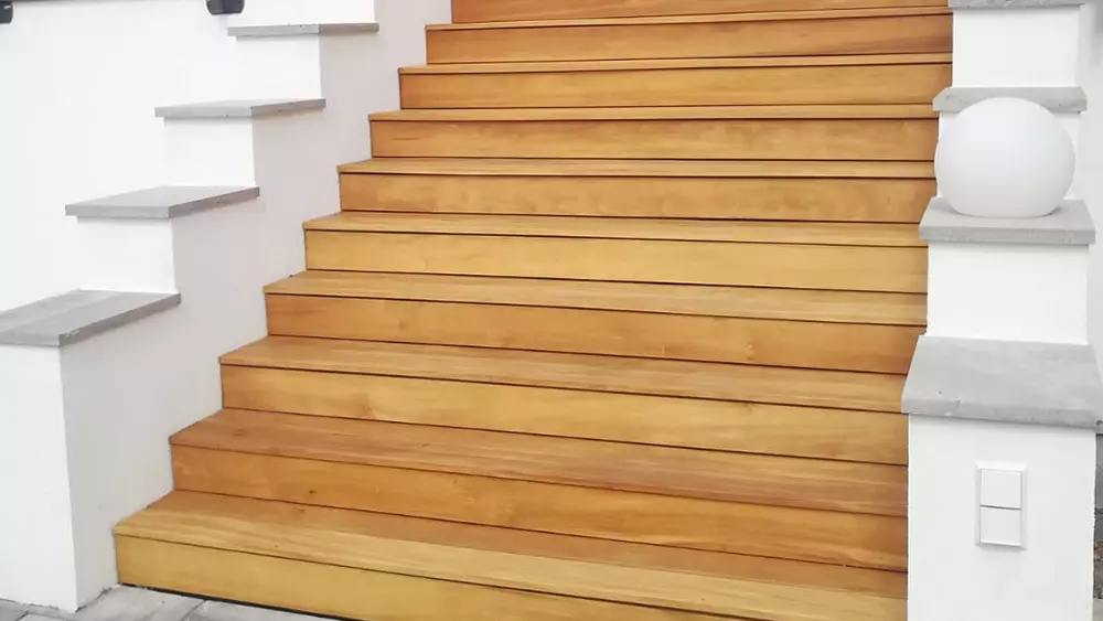 Treppenstufen aus Garapa Terrassendielen