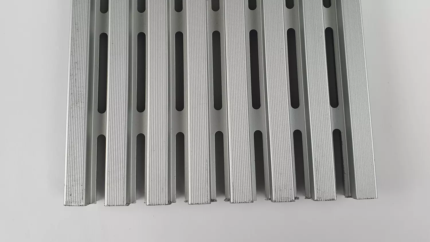 Gitterrost Entwässerungsrinne Aluminium 20x140mm, Länge 4,00m