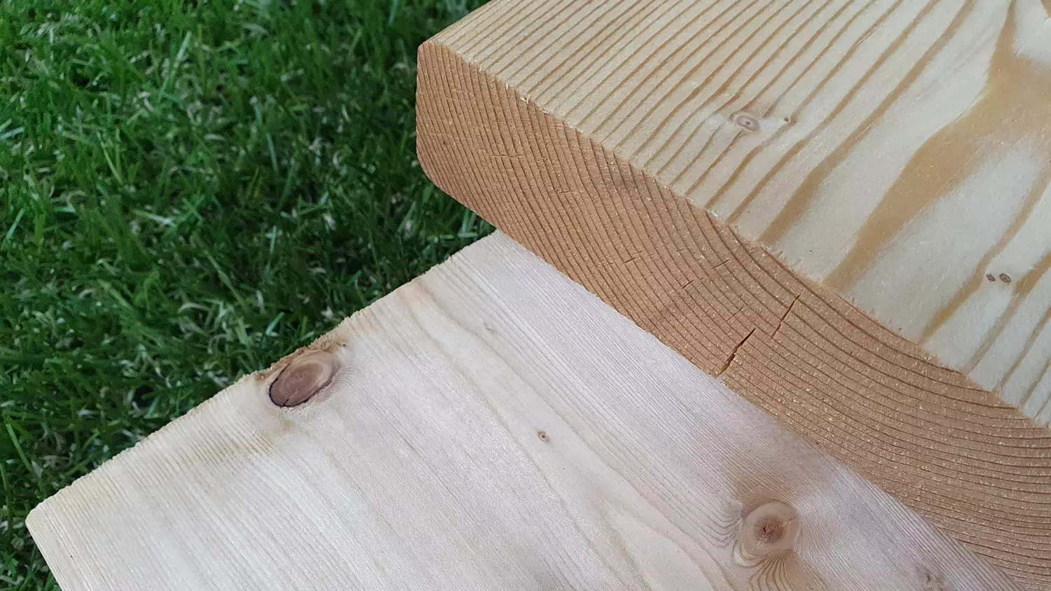 SALE Terrassendiele sib. Lärche 27x140mm, Länge 4,50m, glatt/glatt, A/B-Sort.