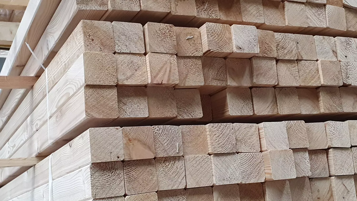 Rahmen/ Unterkonstruktion sib. Lärche 44x44mm, Länge 4,00m, gehobelt gefast