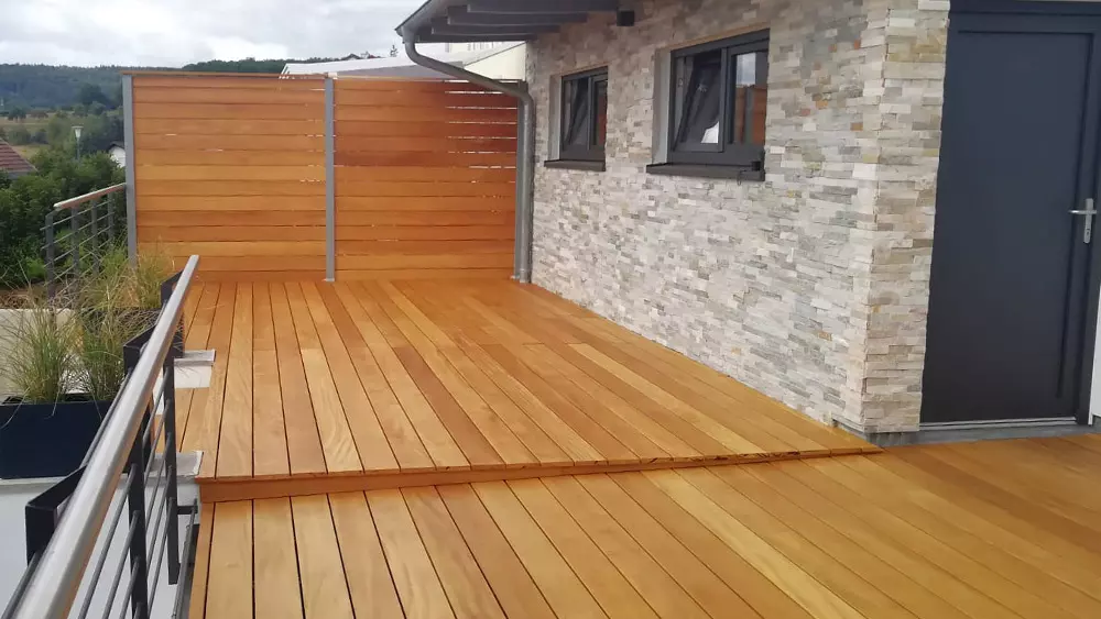Dachterrasse aus Garapa Terrassendielen