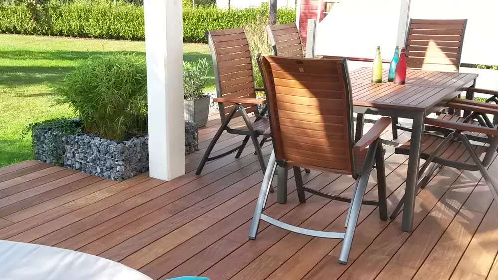 Eigenheim mit Holzterrasse aus Cumaru Terrassendielen